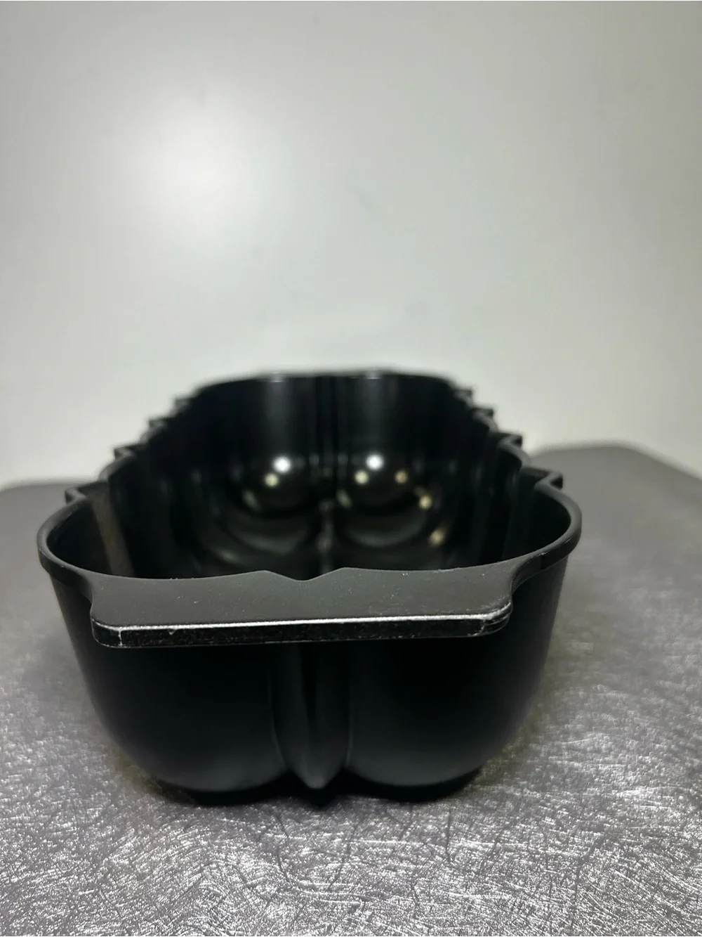 Nordic Ware Pro Cast Bundt Loaf Cake Baking Pan 9 Cup Capacity Made in USA